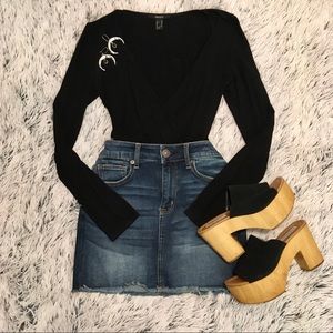 Long Sleeve Deep V Bodysuit 🌙